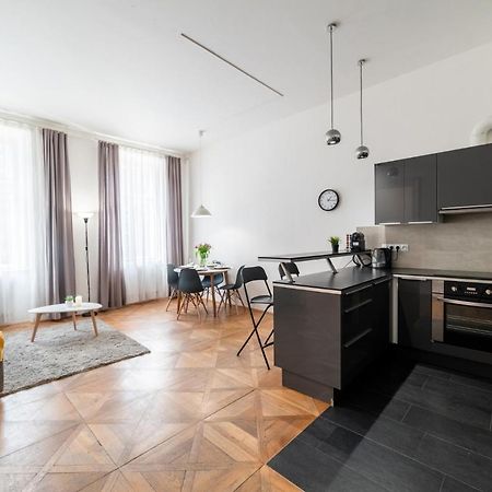 Exclusive Apartment Near Kafka'S Head Prag Eksteriør billede
