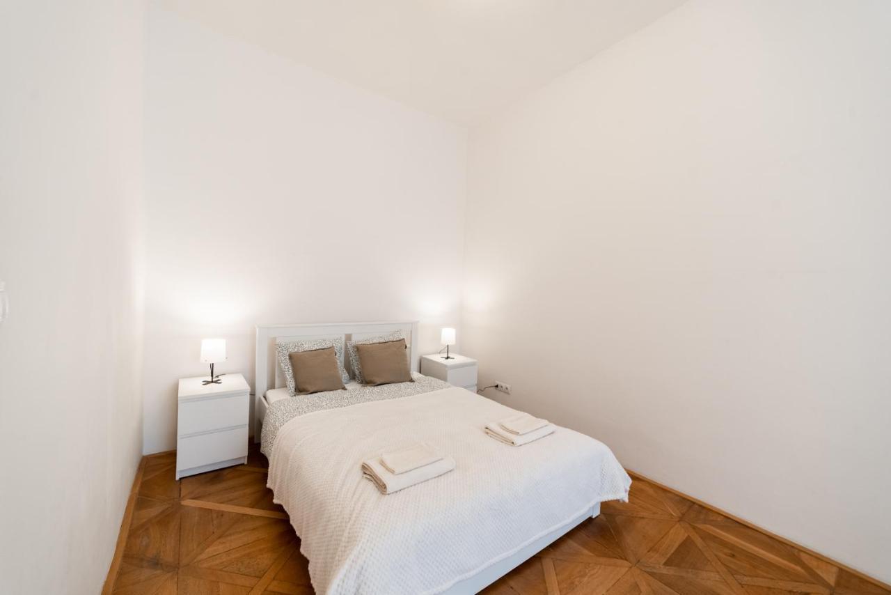 Exclusive Apartment Near Kafka'S Head Prag Eksteriør billede