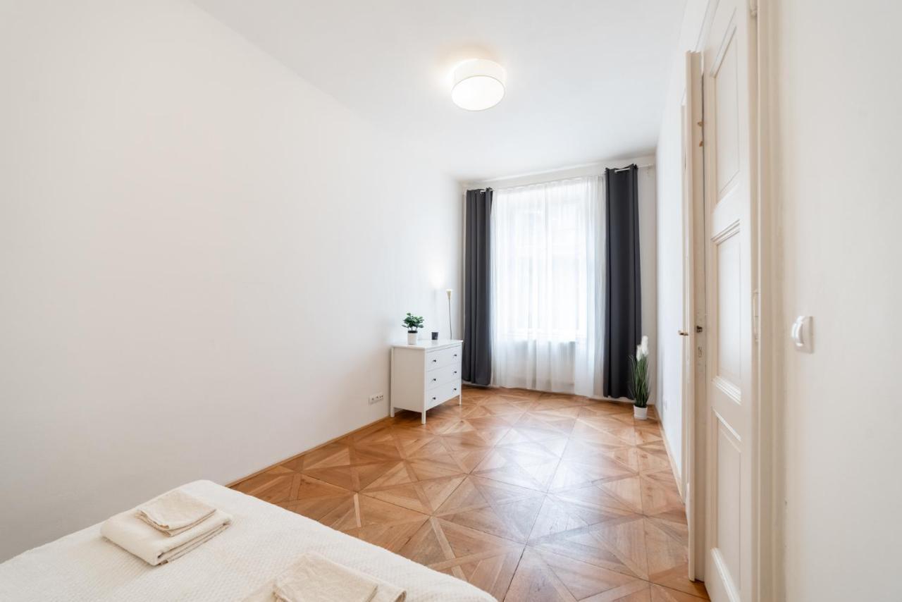 Exclusive Apartment Near Kafka'S Head Prag Eksteriør billede